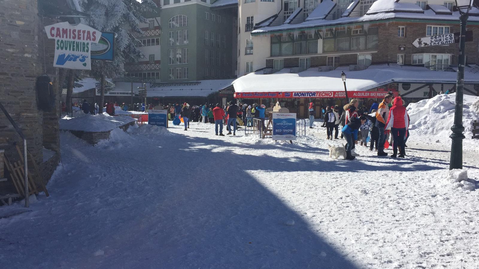 La estación de esquí ha abierto en la mañana de este domingo después de estar cerrada durante toda la jornada de este pasado sábado