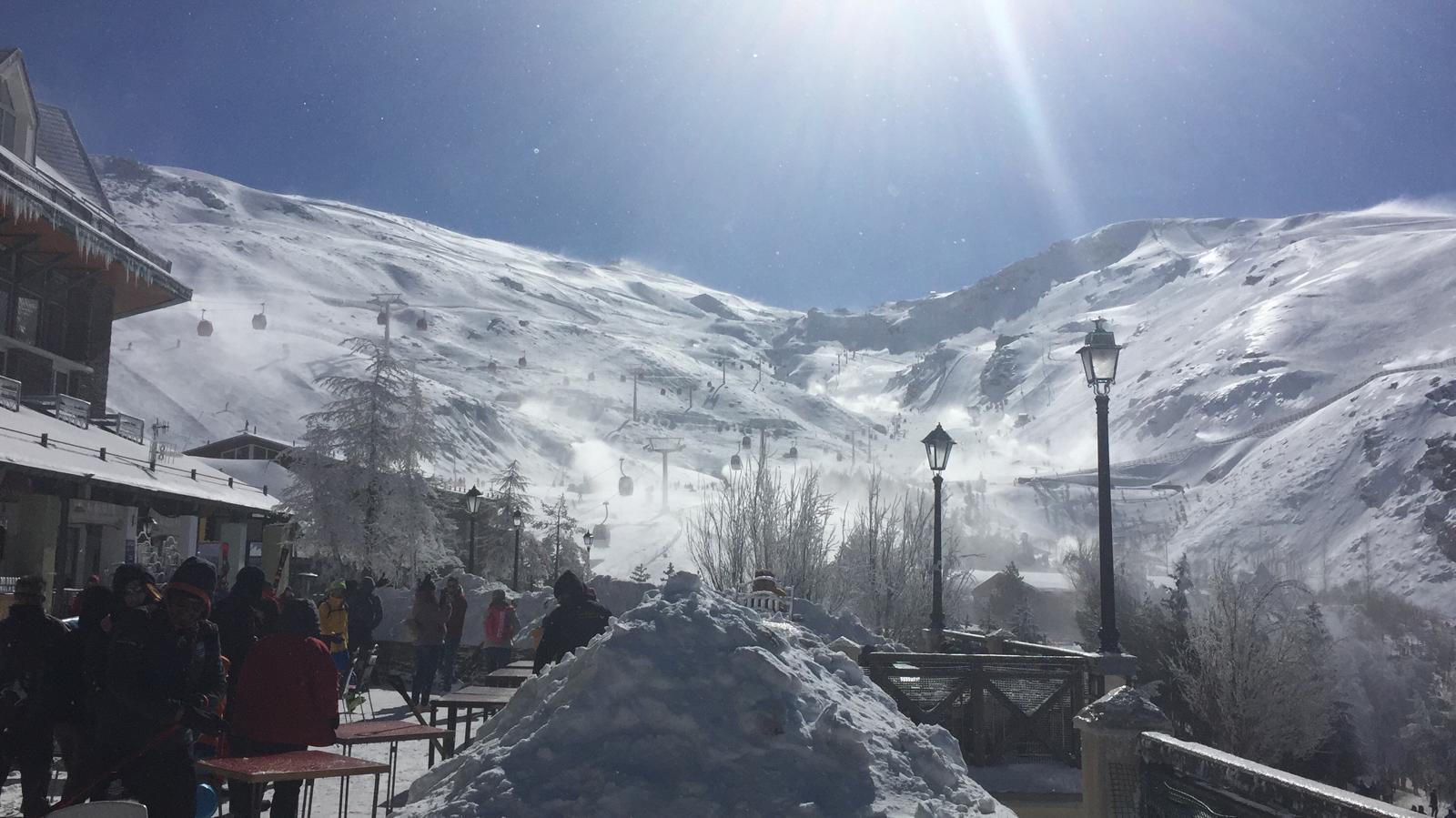 La estación de esquí ha abierto en la mañana de este domingo después de estar cerrada durante toda la jornada de este pasado sábado