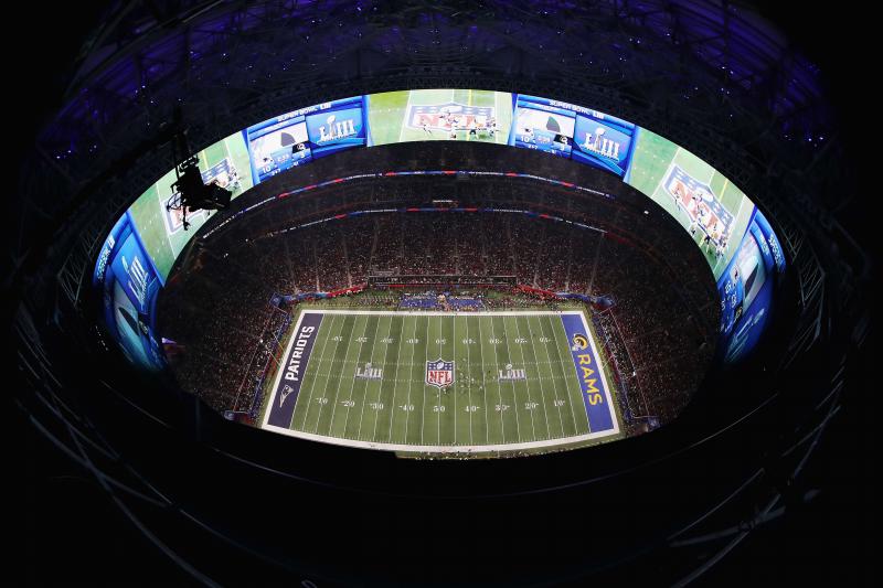 Tom Brady y los New England Patriots ganaron su sexto trofeo frente a los Rams en un evento deportivo seguido por millones de espectadores.