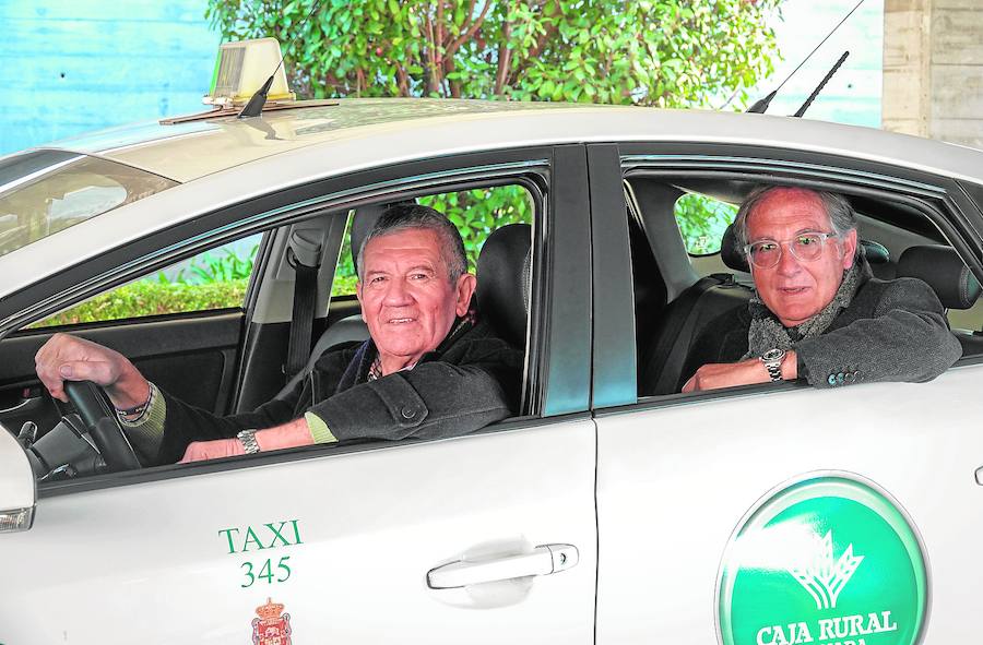 Manolo González (presidente de la Gremial del Taxi en 1985) Y Jesús Quero (concejal de Tráfico en 1985), 35 años después.