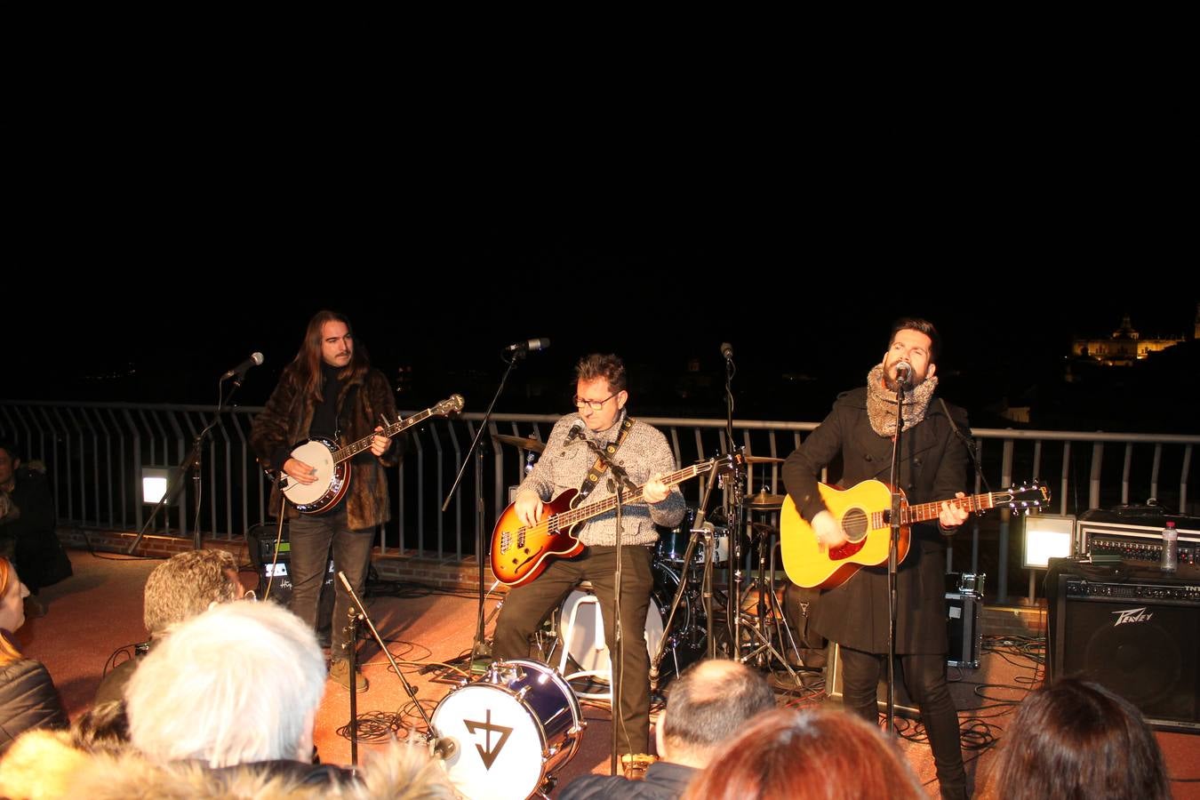 Siete bandas jienenses recordaron anoche el concierto de la banda londinense hace 50 años. El aforo se completó y mucha gente se quedó sin poder acceder
