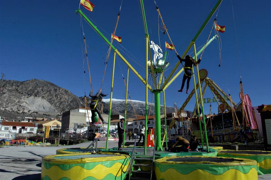 Cada vecino de este precioso pueblo del Valle de Lecrín guarda un lazo rojo bendecido y pasado por la imagen de San Blas para y en caso de enfermedad curar los males de garganta