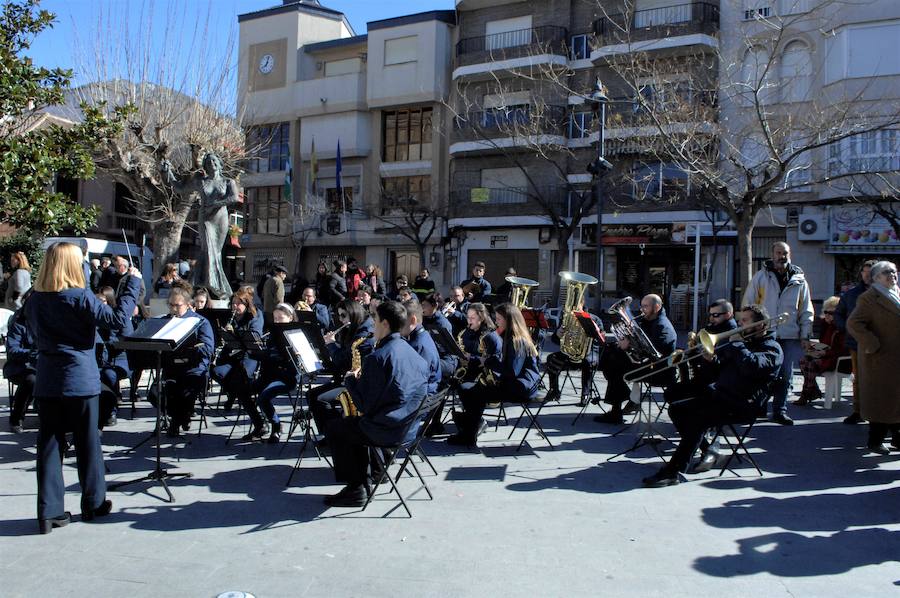 Cada vecino de este precioso pueblo del Valle de Lecrín guarda un lazo rojo bendecido y pasado por la imagen de San Blas para y en caso de enfermedad curar los males de garganta