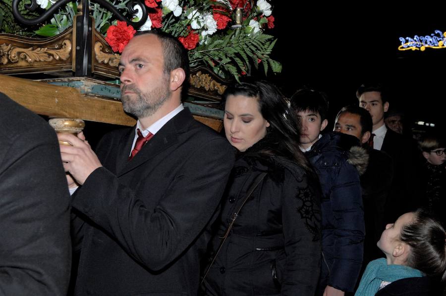 Cada vecino de este precioso pueblo del Valle de Lecrín guarda un lazo rojo bendecido y pasado por la imagen de San Blas para y en caso de enfermedad curar los males de garganta