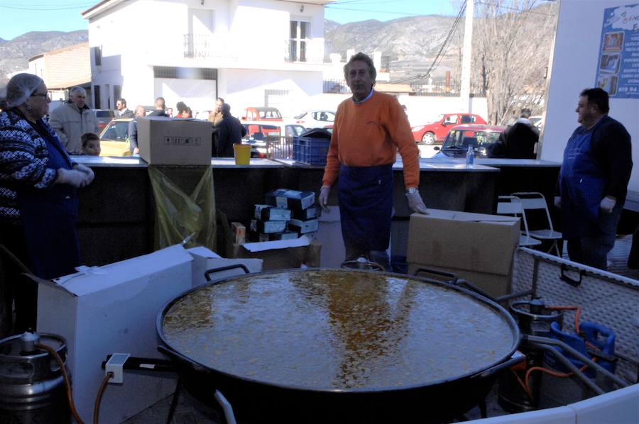 Cada vecino de este precioso pueblo del Valle de Lecrín guarda un lazo rojo bendecido y pasado por la imagen de San Blas para y en caso de enfermedad curar los males de garganta