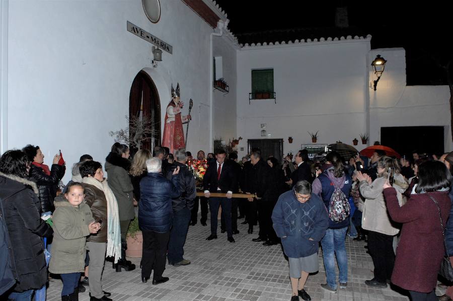 Cada vecino de este precioso pueblo del Valle de Lecrín guarda un lazo rojo bendecido y pasado por la imagen de San Blas para y en caso de enfermedad curar los males de garganta