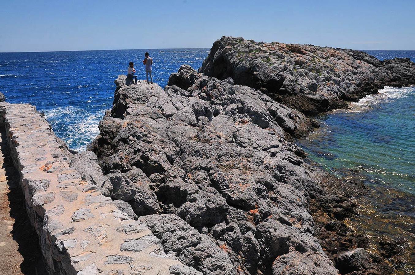 Peñón . Es la antigua isleta de Marina del Este, junto al puerto deportivo. 