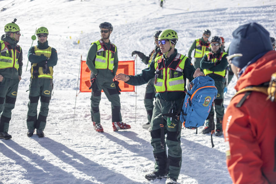 Fotos: Formación de guardias civiles en Sierra Nevada