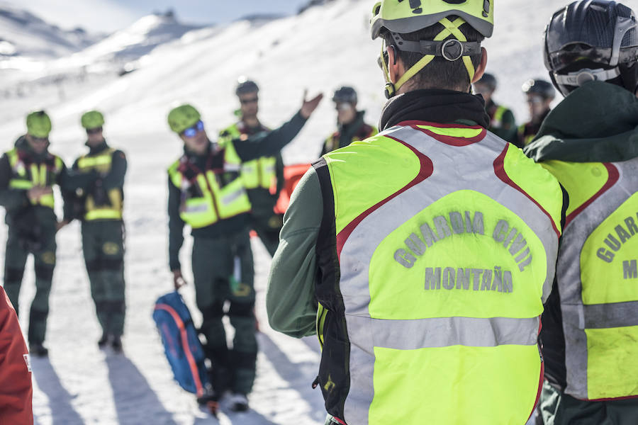 Fotos: Formación de guardias civiles en Sierra Nevada