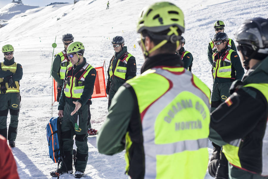 Fotos: Formación de guardias civiles en Sierra Nevada