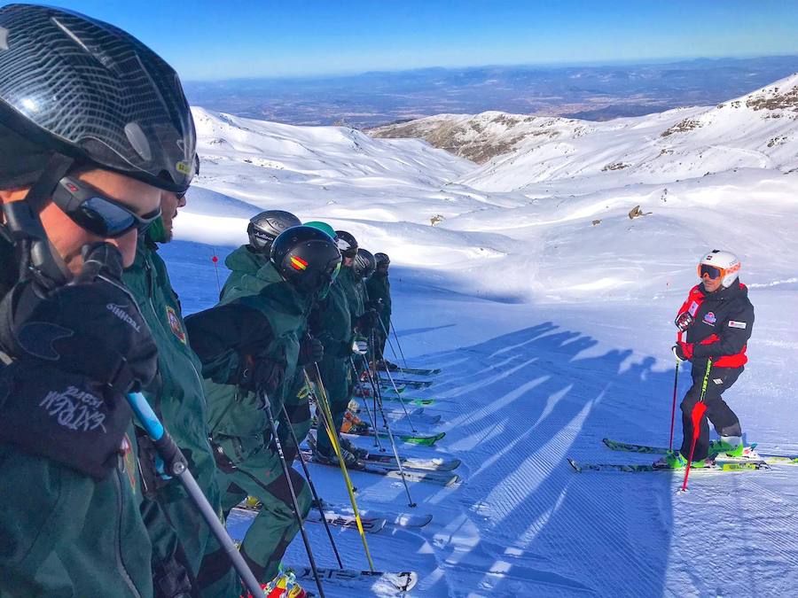 Fotos: Formación de guardias civiles en Sierra Nevada