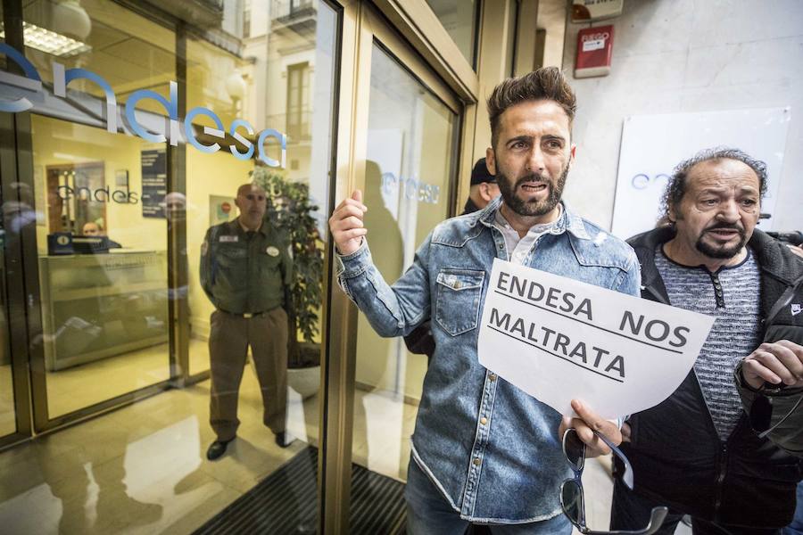 Unos 600 vecinos piden a las instituciones y la responsable de la red eléctrica que pongan solución a los problemas de suministro que sufren desde finales de 2018