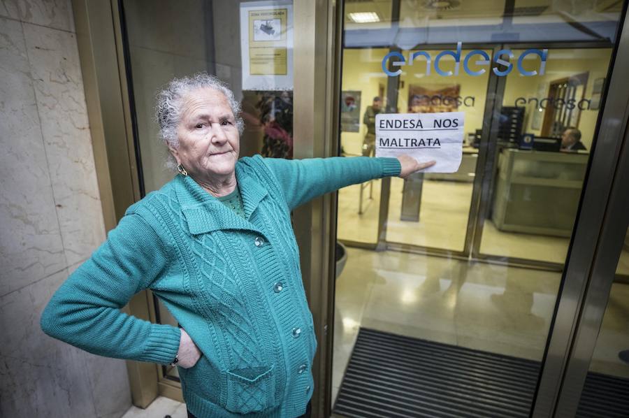 Unos 600 vecinos piden a las instituciones y la responsable de la red eléctrica que pongan solución a los problemas de suministro que sufren desde finales de 2018