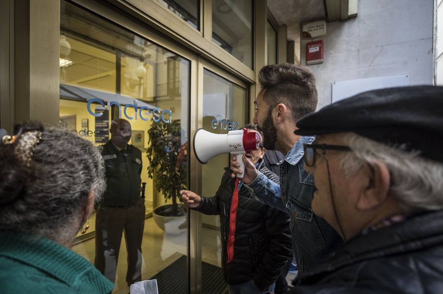 Unos 600 vecinos piden a las instituciones y la responsable de la red eléctrica que pongan solución a los problemas de suministro que sufren desde finales de 2018