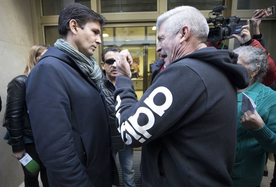 Unos 600 vecinos piden a las instituciones y la responsable de la red eléctrica que pongan solución a los problemas de suministro que sufren desde finales de 2018