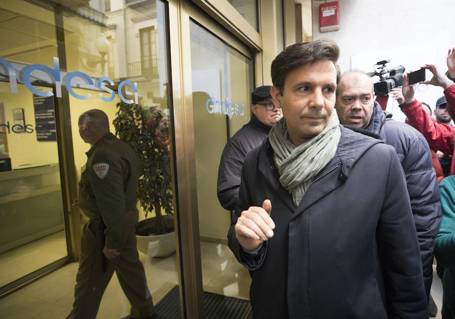 Unos 600 vecinos piden a las instituciones y la responsable de la red eléctrica que pongan solución a los problemas de suministro que sufren desde finales de 2018