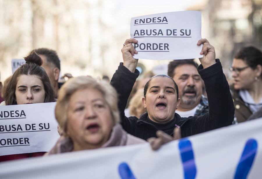 Unos 600 vecinos piden a las instituciones y la responsable de la red eléctrica que pongan solución a los problemas de suministro que sufren desde finales de 2018