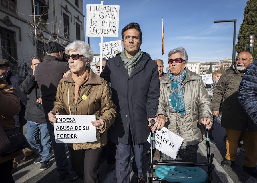 Unos 600 vecinos piden a las instituciones y la responsable de la red eléctrica que pongan solución a los problemas de suministro que sufren desde finales de 2018