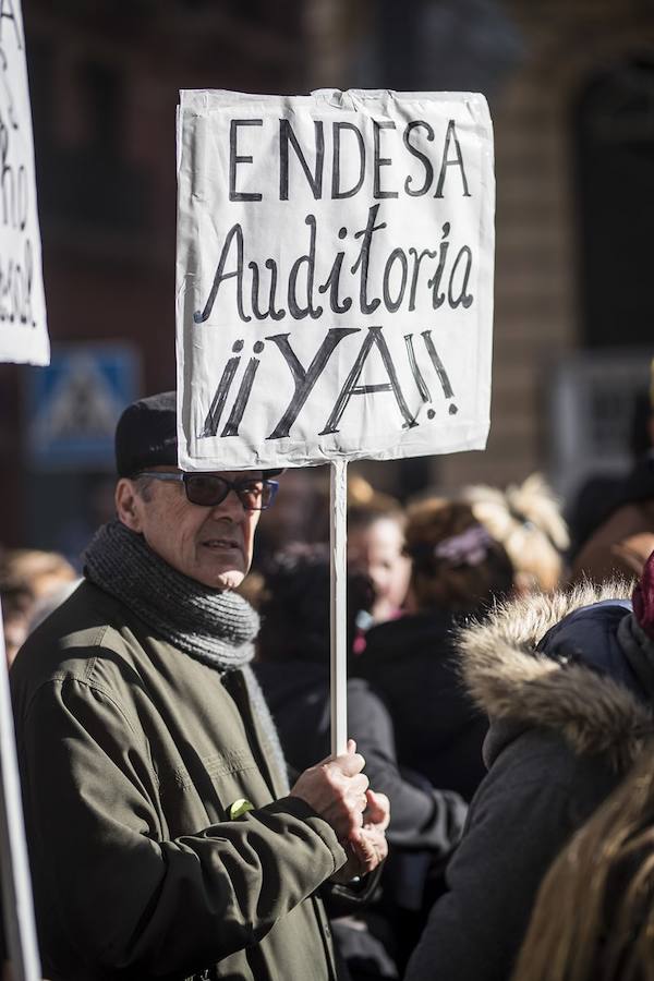 Unos 600 vecinos piden a las instituciones y la responsable de la red eléctrica que pongan solución a los problemas de suministro que sufren desde finales de 2018