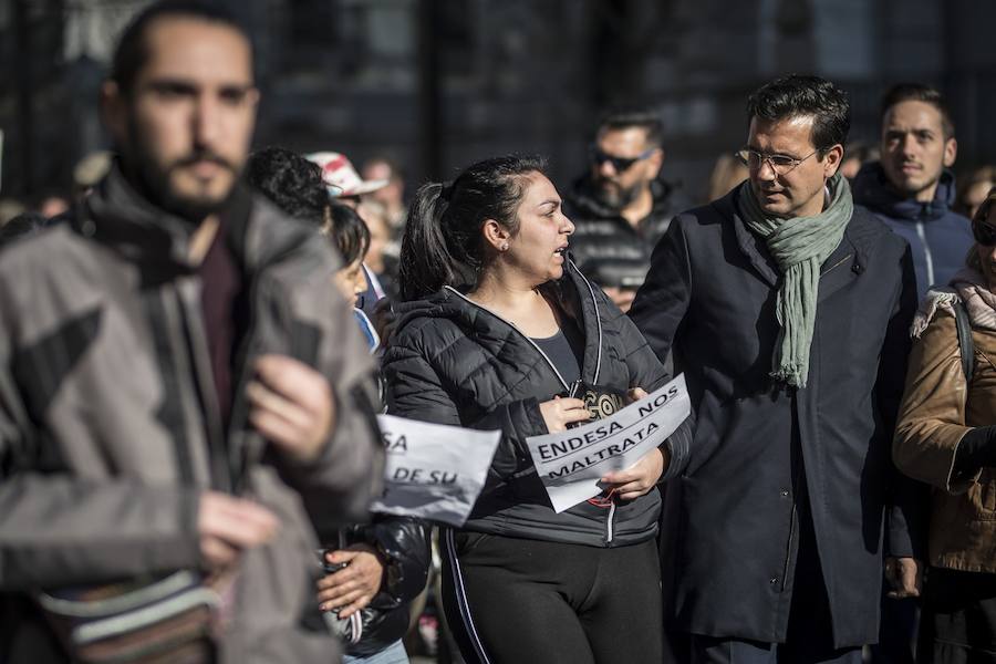 Unos 600 vecinos piden a las instituciones y la responsable de la red eléctrica que pongan solución a los problemas de suministro que sufren desde finales de 2018