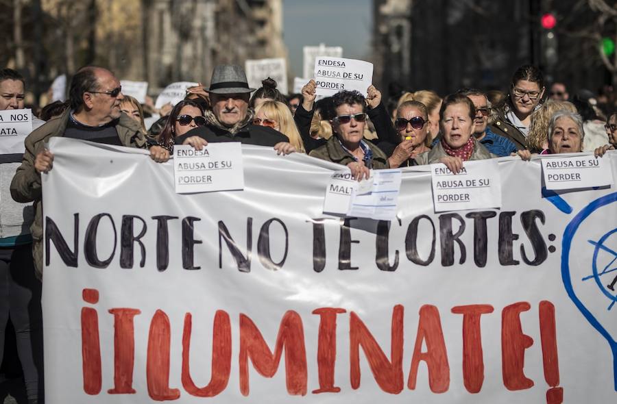 Unos 600 vecinos piden a las instituciones y la responsable de la red eléctrica que pongan solución a los problemas de suministro que sufren desde finales de 2018