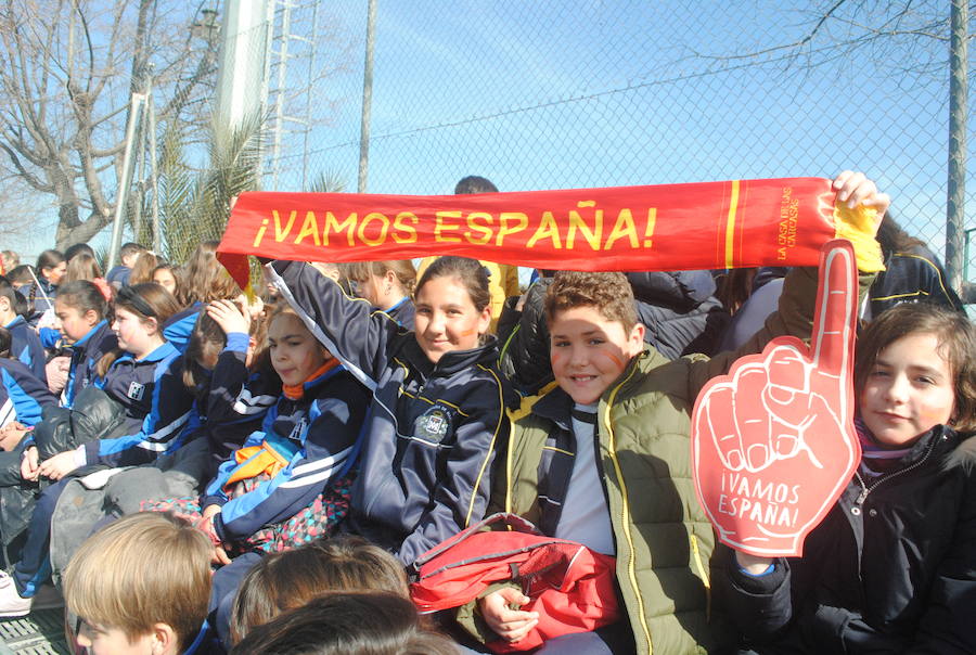 Más de seiscientos escolares disfrutan del deporte femenino de élite gracias a la visita de las selecciones de España e Irlanda