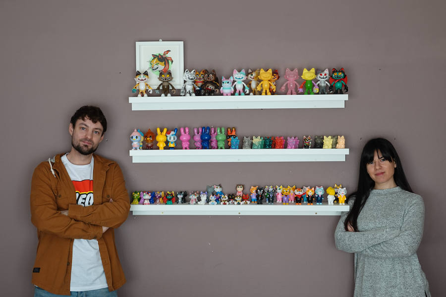 Visitamos el taller de Javier Jiménez, en pleno corazón del Zaidín granadino, para ver cómo trabaja. Y, de paso, echamos un vistazo a algunos de sus juguetes.  Puedes leer toda su historia aquí