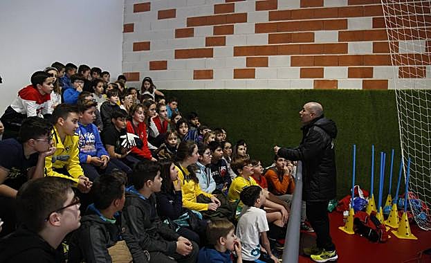 Estreno estelar del pabellón de Chilluévar