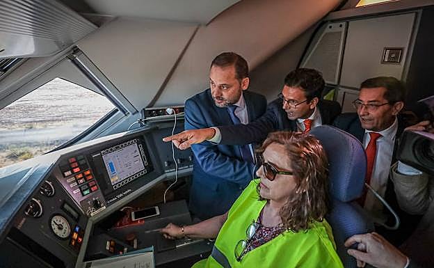 El ministro Ábalos, en el tren