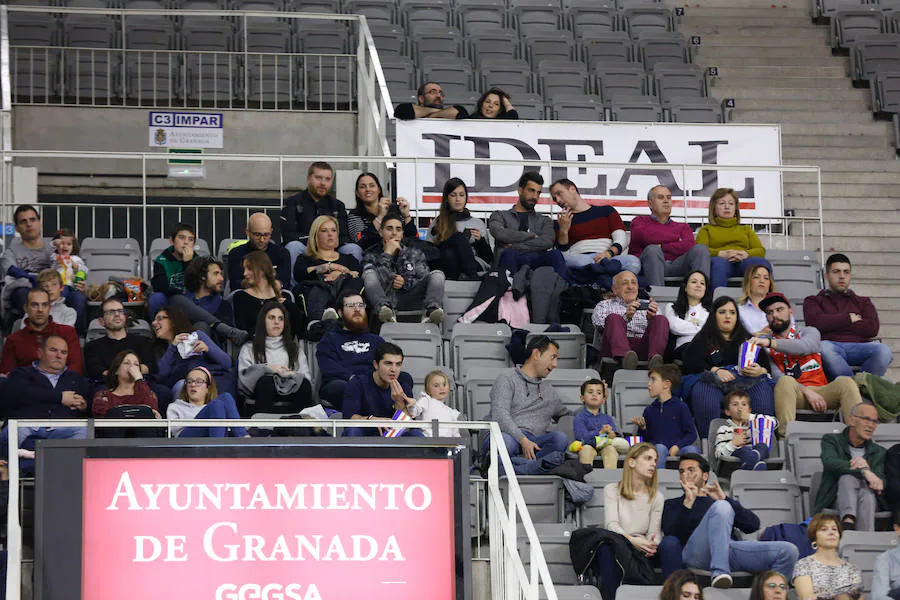 Búscate en el público del partido del Covirán