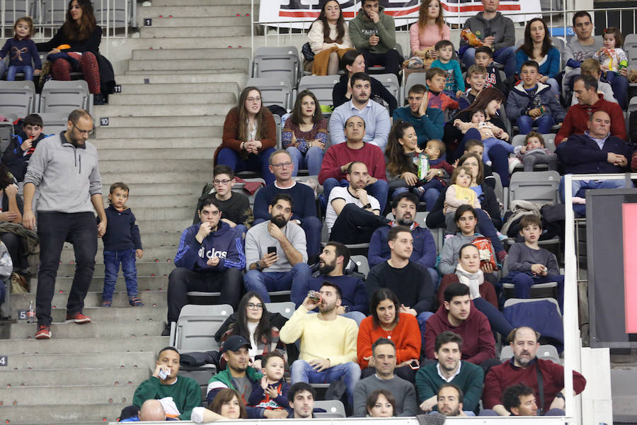 Búscate en el público del partido del Covirán