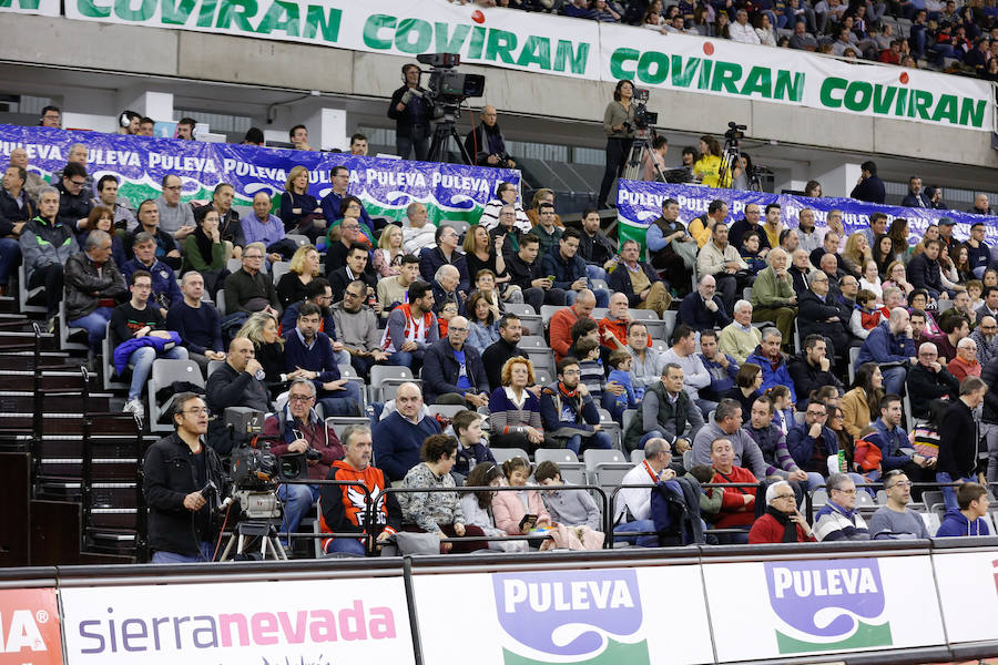 Búscate en el público del partido del Covirán