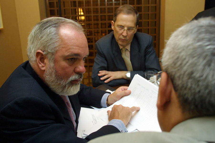 Con Arias Cañete en 2001
