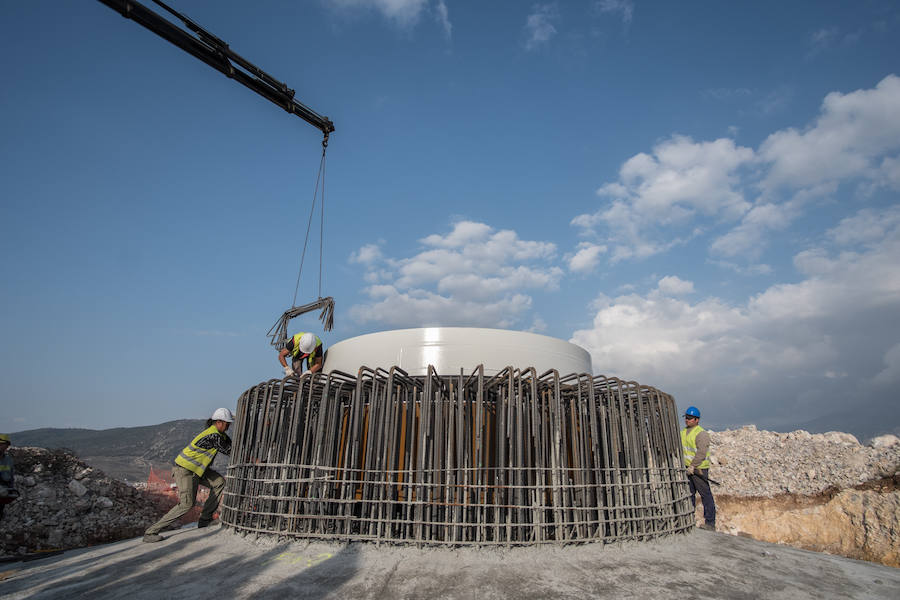 El modelo de Unión Eólica Andaluza y Wind Hunter alcanzará los 151 metros de altura y está cimentado sobre una base de hormigón de 20 metros de diámetro