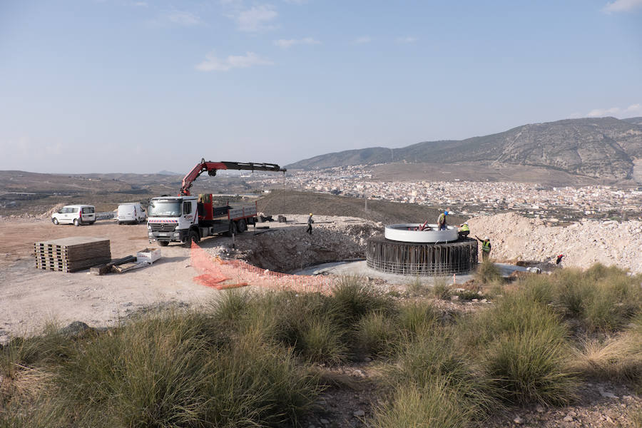 El modelo de Unión Eólica Andaluza y Wind Hunter alcanzará los 151 metros de altura y está cimentado sobre una base de hormigón de 20 metros de diámetro