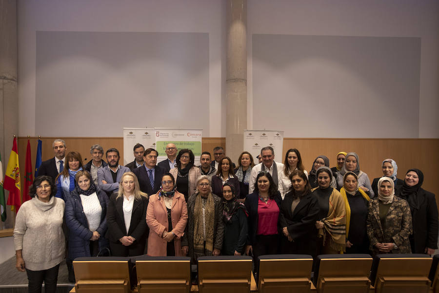 El Ayuntamiento oferta Playa Granada y el millón de metros del puerto pero también las oportunidades para pequeños inversores en un foro con empresarias del norte de África