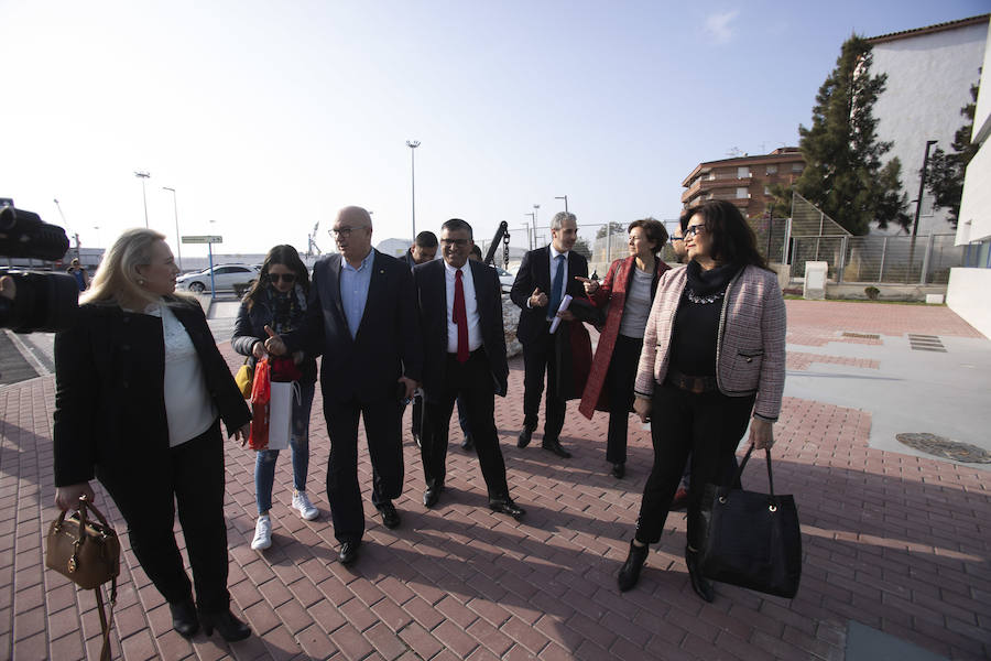 El Ayuntamiento oferta Playa Granada y el millón de metros del puerto pero también las oportunidades para pequeños inversores en un foro con empresarias del norte de África