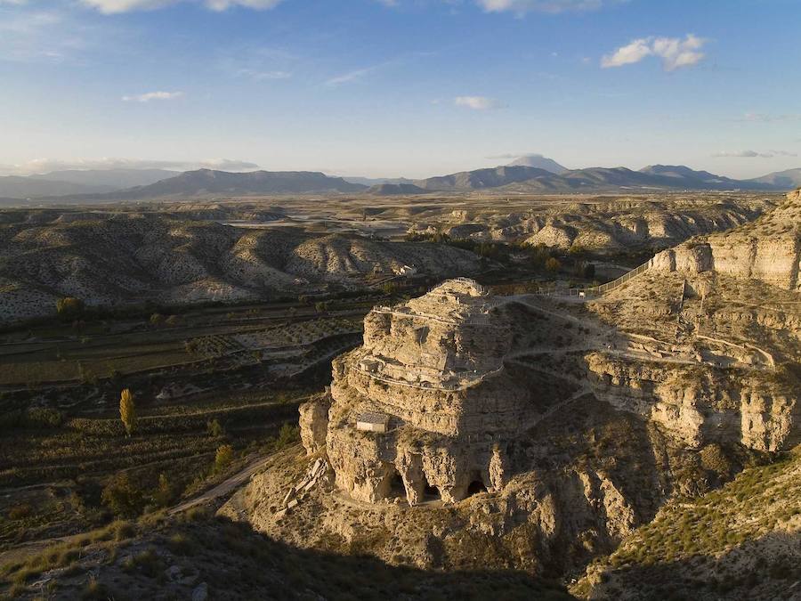 Pueblos blancos, castillos y fortalezas, parajes naturales y mucho más, a menos de dos horas de Granada capital