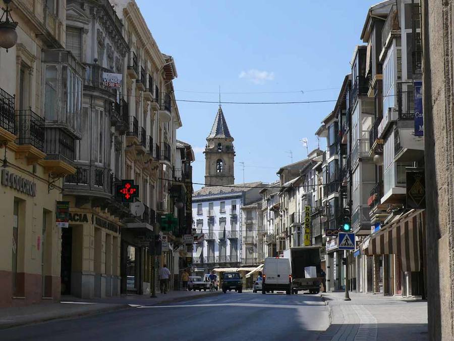 Pueblos blancos, castillos y fortalezas, parajes naturales y mucho más, a menos de dos horas de Granada capital