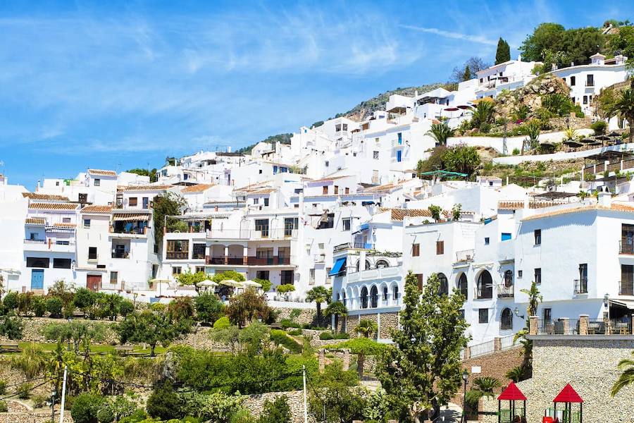 Pueblos blancos, castillos y fortalezas, parajes naturales y mucho más, a menos de dos horas de Granada capital