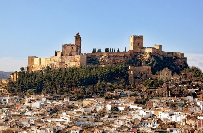 Pueblos blancos, castillos y fortalezas, parajes naturales y mucho más, a menos de dos horas de Granada capital