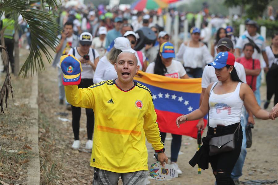 Miles de personas se reúnen en Cútcuta (Colombia), para el multitudinario concierto a favor del envío de ayuda humanitaria a Venezuela.