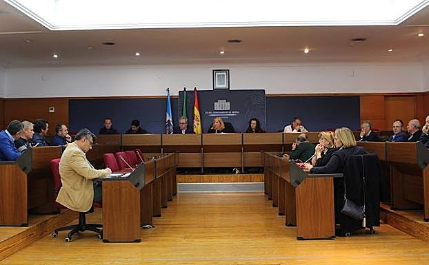 El consejo municipal agrario reunido hoy en Motril. 