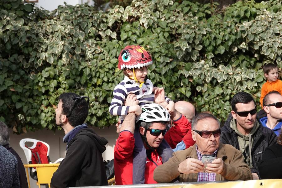 Simon Yates ha ganado la etapa que ha terminado en Granada 