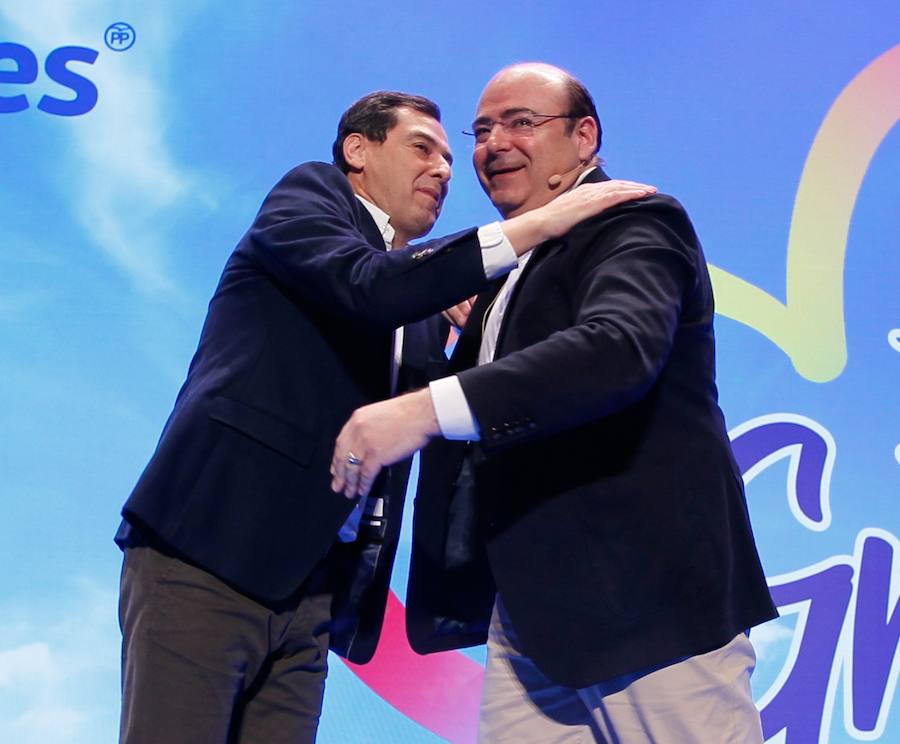 Miles de personas se han reunido este sábado en un mitin en el Palacio de Congresos con el líder nacional del partido, Pablo Casado