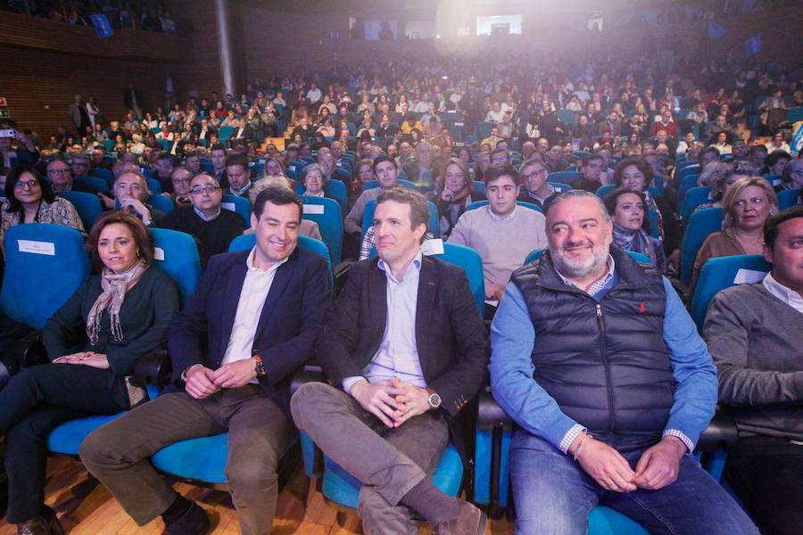 Miles de personas se han reunido este sábado en un mitin en el Palacio de Congresos con el líder nacional del partido, Pablo Casado