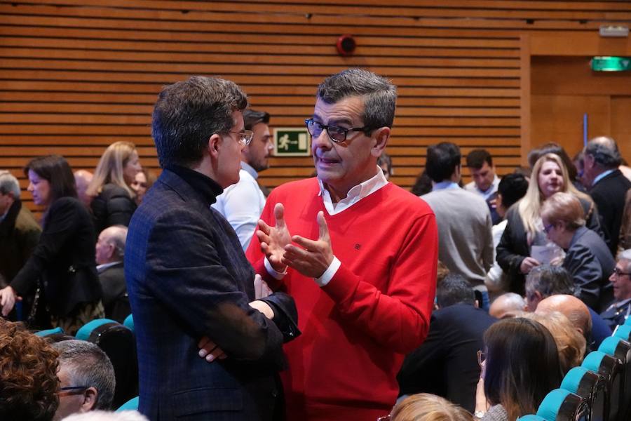 Miles de personas se han reunido este sábado en un mitin en el Palacio de Congresos con el líder nacional del partido, Pablo Casado