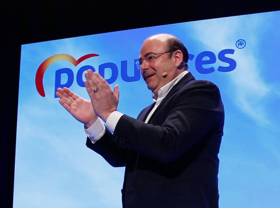 Miles de personas se han reunido este sábado en un mitin en el Palacio de Congresos con el líder nacional del partido, Pablo Casado