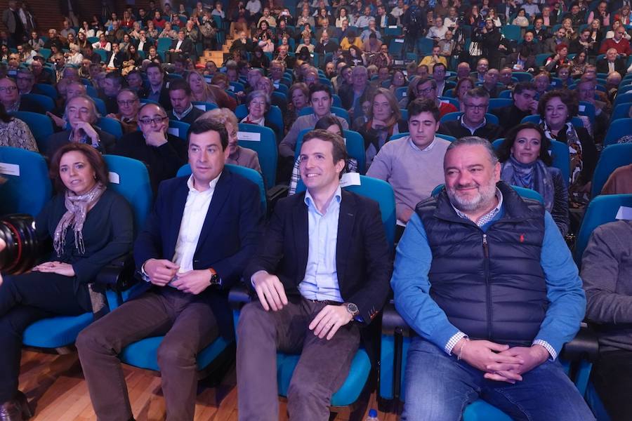 Miles de personas se han reunido este sábado en un mitin en el Palacio de Congresos con el líder nacional del partido, Pablo Casado