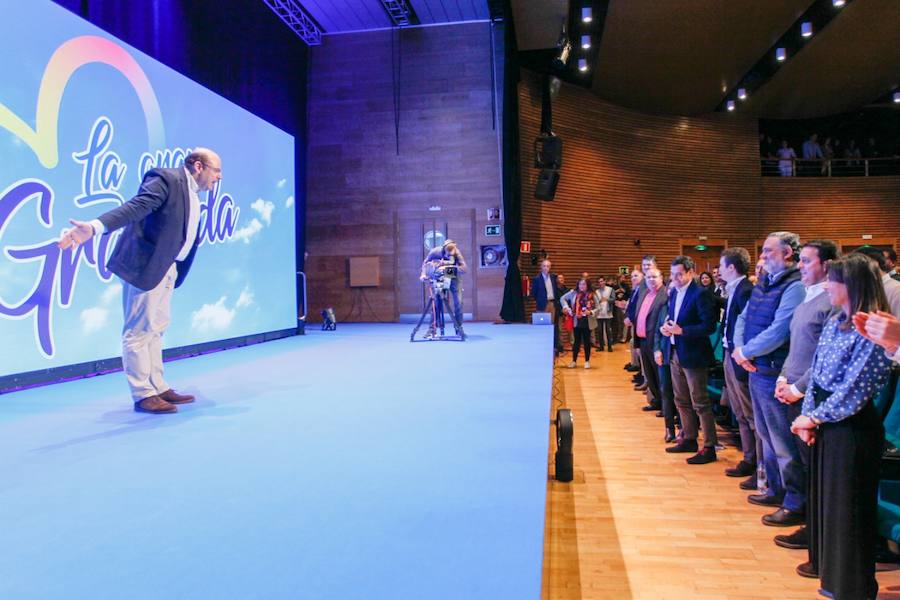 Miles de personas se han reunido este sábado en un mitin en el Palacio de Congresos con el líder nacional del partido, Pablo Casado